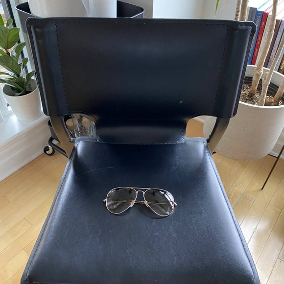 RayBan Aviator Sunglasses - Picture 3 of 5